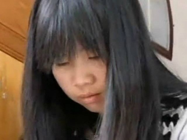 Video: Γράφει και κεντάει χωρίς δάχτυλα