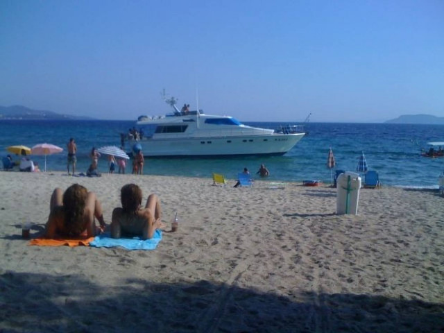 Καράβι «βγήκε» στη στεριά