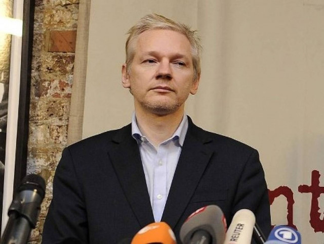 Πιέζει η Μ. Βρετανία τον Ισημερινό για τον Τζούλιαν Ασάνζ