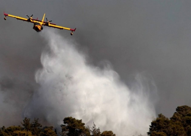 Σε εξέλιξη πυρκαγιά στη Σκύρο