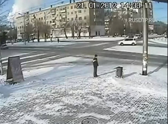 Τη γλίτωσε στο τσακ!