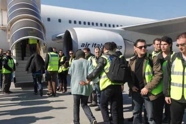 Ακόμα 38 απελάσεις από το αεροδρόμιο