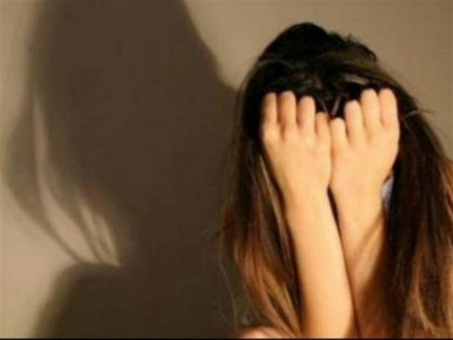 16χρονη καταγγέλλει ασέλγεια από οικογενειακό φίλο