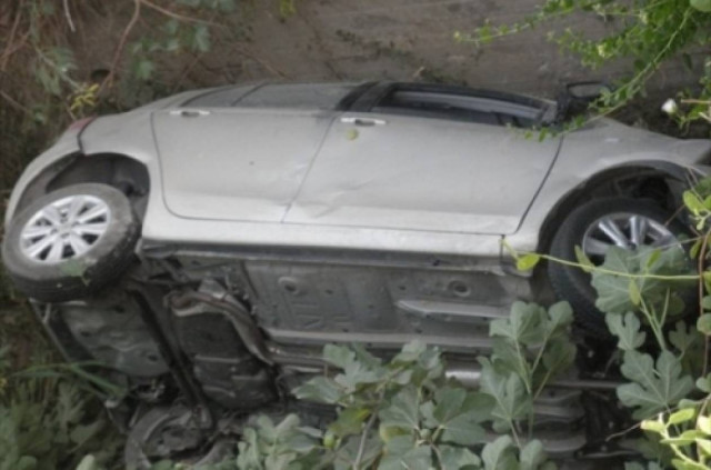 Το αυτοκίνητό του κύλησε και τον πλάκωσε !