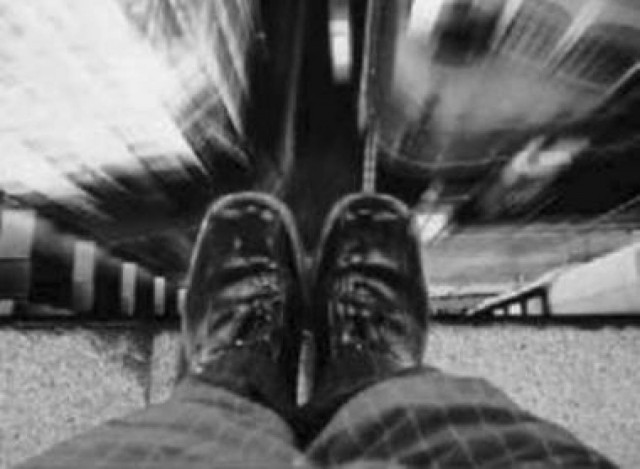 Έπεσε στο κενό από την ταράτσα του σπιτιού του