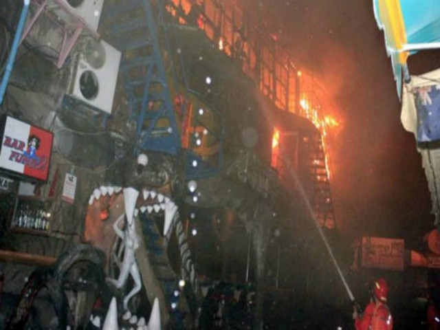 4 νεκροί από φωτιά σε μπαρ