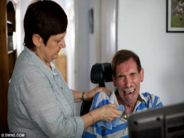 Συγκλονιστικό: Ο σπαραγμός ενός παράλυτου