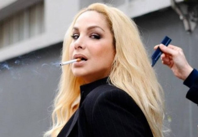 Τζένη Χειλουδάκη: Γυμνή και με εμφανή τα σημάδια της εγκυμοσύνης!