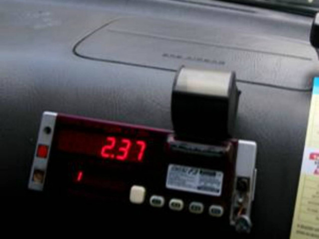 Οδηγός ταξί συνελήφθη για πειραγμένο ταξίμετρο