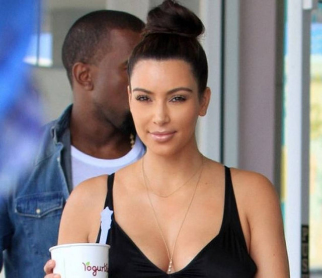 Η «καυτή» Kim τρώει γιαούρτι (pics)