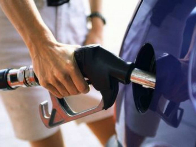 Έφτασε τα 2 ευρώ η βενζίνη