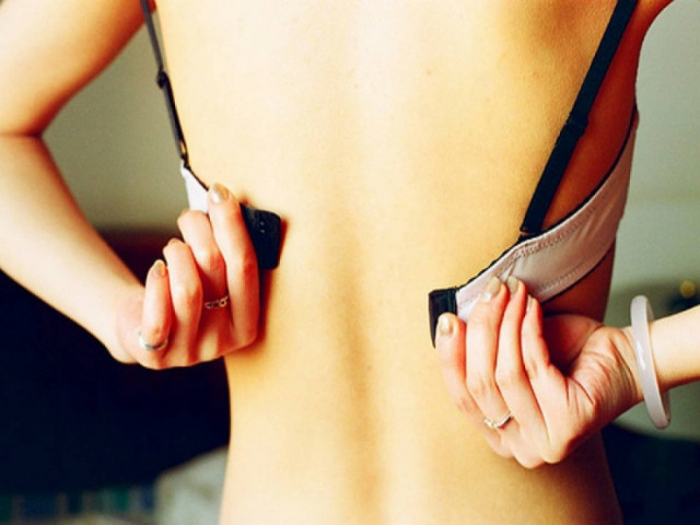 Στραγγάλισε τον γείτονά της με το σουτιέν της!