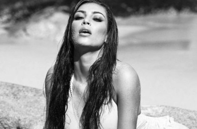 Καυτές πόζες στα βράχια από την Κιμ Καρντασιάν!