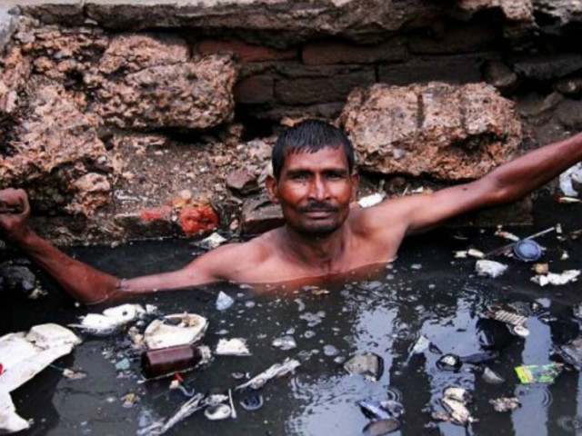 ΔΕΙΤΕ: Η πιο αηδιαστική κι επικίνδυνη δουλειά στον κόσμο!