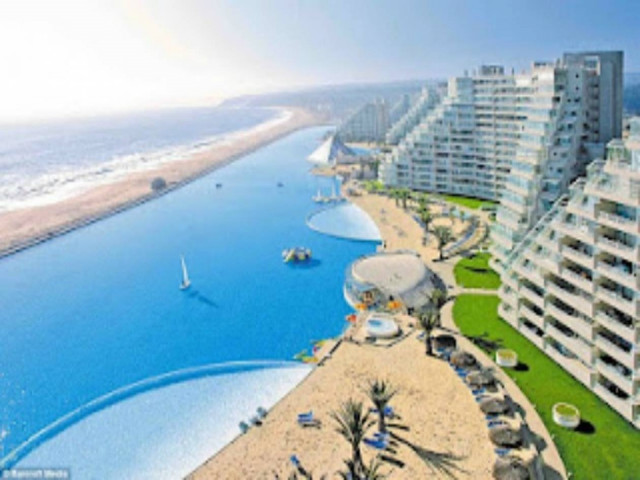 Δεν θα πιστεύετε πως είναι η μεγαλύτερη πισίνα στον κόσμο! (pics)