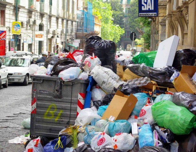 ΗΠΑ: Τα μισά τρόφιμα καταλήγουν στα σκουπίδια