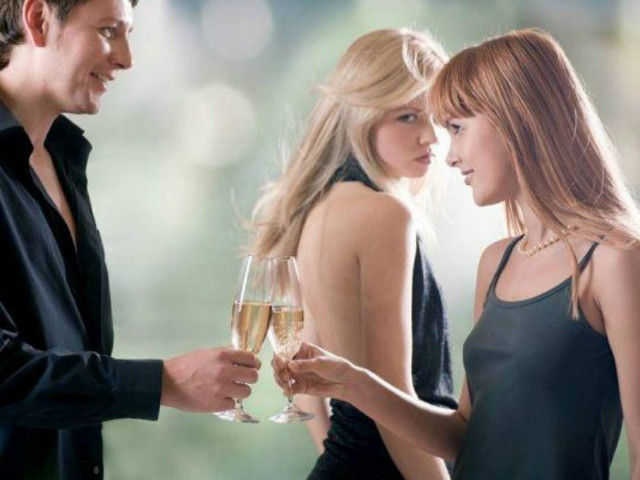 20 γυναίκες στη ζωή σου που μισεί η κοπέλα σου