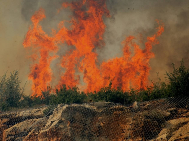 Σε πύρινο κλοιό η Ελλάδα