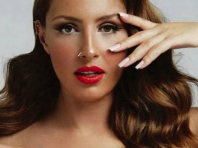 Δύσκολες ώρες για την Έλενα Παπαρίζου