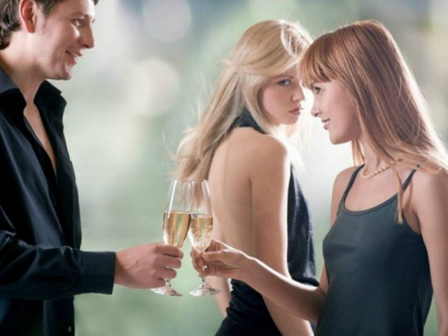 20 γυναίκες στη ζωή σου που μισεί η κοπέλα σου!