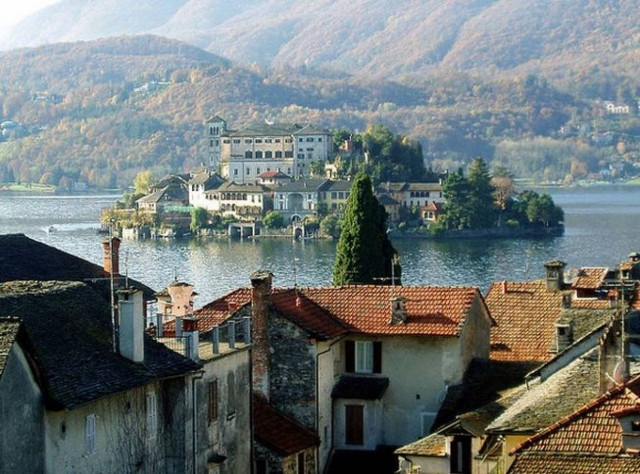 Ένα νησί, μια ιστορία