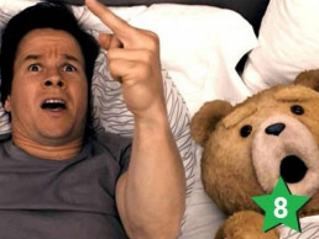 Αρκούδα κάνει σεξ με πόρνες, σνιφάροντας κοκαΐνη και βρίζοντας