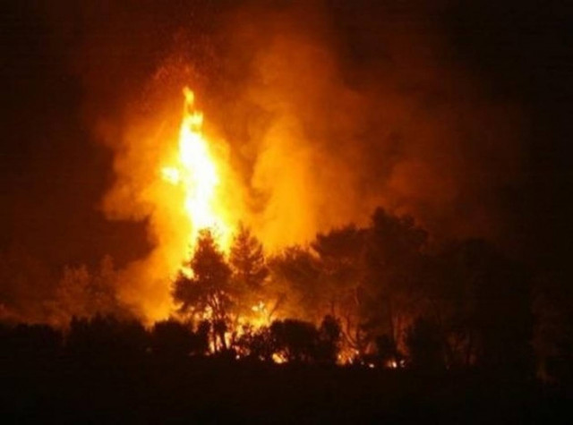 Φωτιά στις Αφίδνες: Κινδυνεύει το στρατόπεδο (vid)!