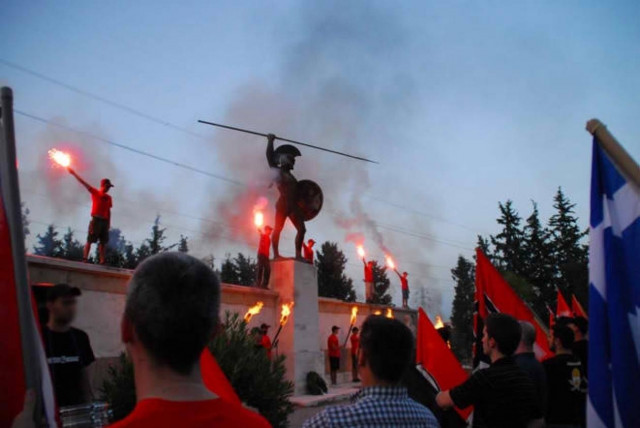 Χρυσή Αυγή: Τίμησαν τον Λεωνίδα και τους 300 στρατιώτες του (vid)!