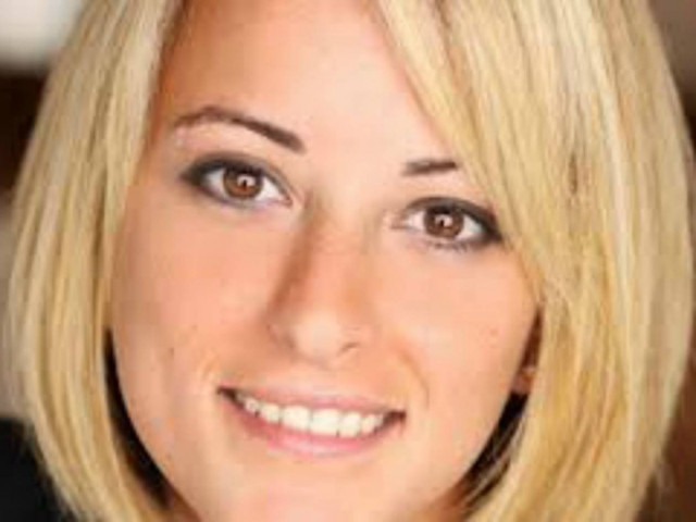 ΔΕΙΤΕ: Αυτή είναι η Ελληνίδα που πνίγηκε ποζάροντας με το νυφικό της