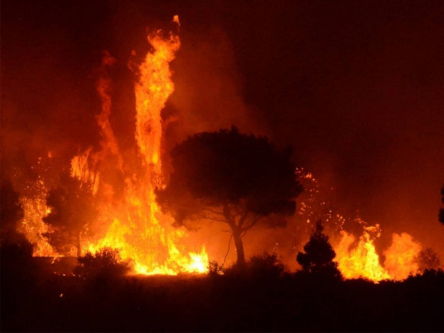 Μάχη με τις φλόγες σε όλη την χώρα