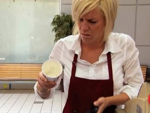 Φάρσα: Το τρύπιο ποτήρι! (vid)