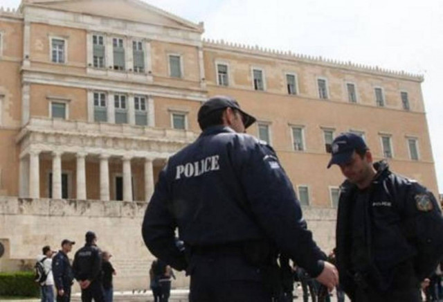 Μειώνονται οι αστυνομικοί που φρουρούν τη Βουλή