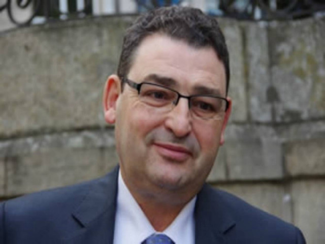 Βουλευτής είπε ότι δεν μπορεί να ζήσει με 5.100 ευρώ το μήνα!