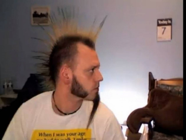 Βίντεο: Έβγαζε κάθε μέρα επί 5 χρόνια φωτογραφία τον εαυτό του!