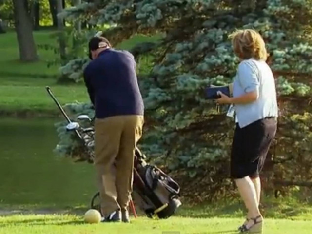 Φάρσα: Ο τυφλός γκόλφερ έπεσε στη λίμνη! (vid)