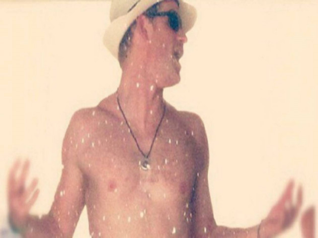 Προσφέρει 10 εκατ. δολάρια στον πρίγκιπα Χάρι για να γίνει πορνοστάρ!