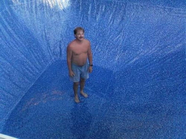 Έφτιαξε μόνος του πισίνα (pics)