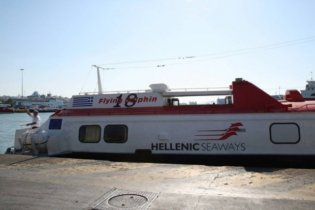 Ταλαιπωρία για τους επιβάτες «ιπτάμενου δελφινιού» στο Αγκίστρι