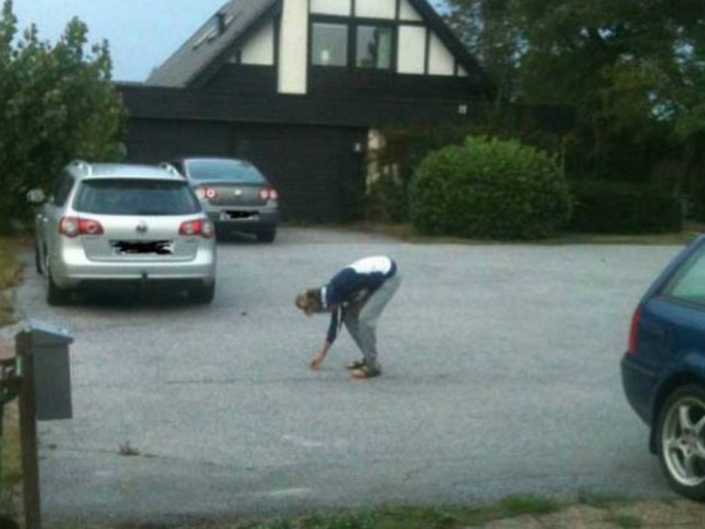 ΔΕΙΤΕ: Ξεκαρδιστική φάρσα με κέρμα στον δρόμο