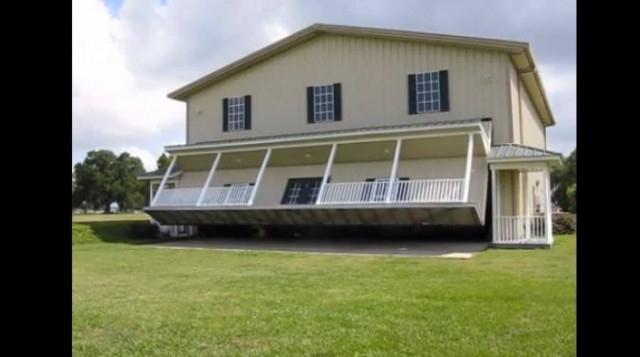 Δείτε το πιο περίεργο γκαράζ (βίντεο)