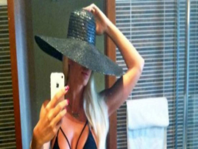 Δεν θα πιστεύετε τι (δεν) φοράει η Ζέτα Θεοδωροπούλου