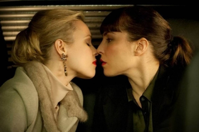 Σαϊεντολογία, καυτές λεσβίες και μόστρα