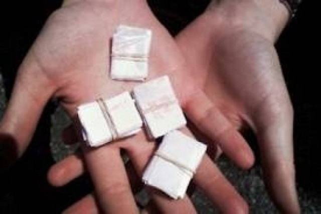 Είχε κρύψει μισό κιλό κοκαΐνη στο αιδοίο της