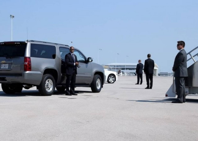 Μυστικός πράκτορας ξέχασε το όπλο του σε τουαλέτα!