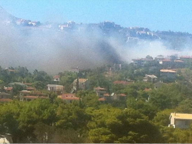 Πυρκαγιά απειλεί σπίτια στον Νέο Βουτζά