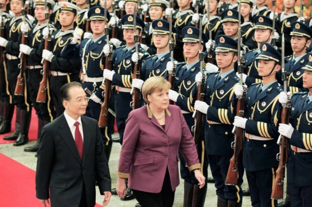 Στην Κίνα με μεγάλη αντιπροσωπεία η Μέρκελ