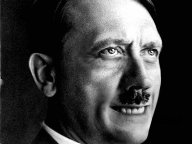 Μαντέψτε γιατί χαμογελάει ο Χίτλερ σε αυτή τη φωτογραφία!