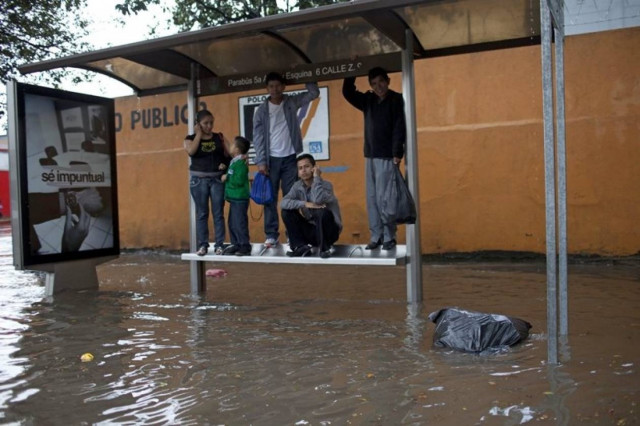 ΗΠΑ: Ο Ισαάκ φέρνει έντονες βροχοπτώσεις στην ενδοχώρα