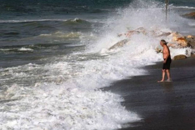 Ηλιοφάνεια και θυελλώδεις άνεμοι στα πελάγη