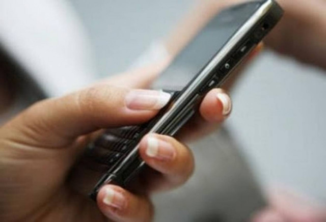 Κόβουν το χασίς... μέσω τηλεφώνου